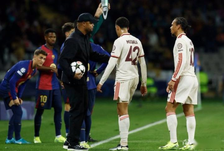 體圖：孔帕尼在不敵巴薩后向球員們表示，他會堅(jiān)持自己的想法