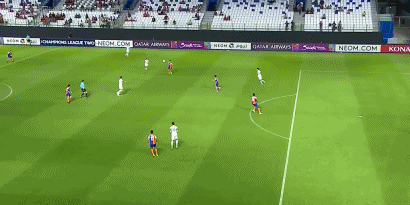 亞冠次級賽半場，浙江隊(duì)與泰港隊(duì)?wèi)?zhàn)平，防線緊張，埃神好球被判無效。