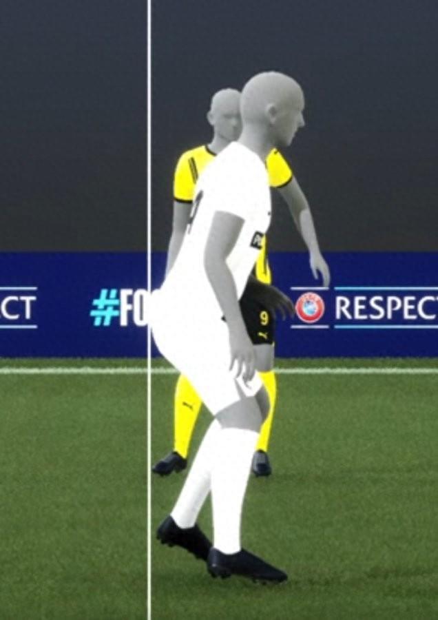 馬倫進(jìn)球，臀部助攻，越位之差一觸即發(fā)。