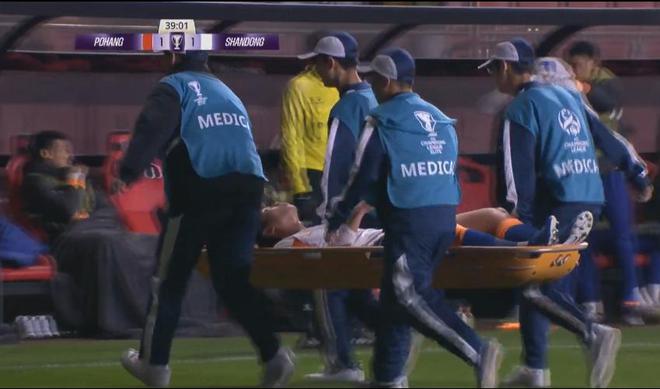 李璇：高準(zhǔn)翼、李源一傷退，部署受擾。浦項反擊迅速，泰山難應(yīng)對。