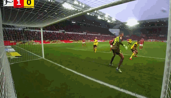 李成頭球破門，美因茨領(lǐng)先多特