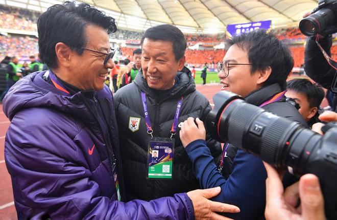 萊昂助陣，雙線不??；老崔帕托馬5萬離隊(duì)，后腰爭冠關(guān)鍵。