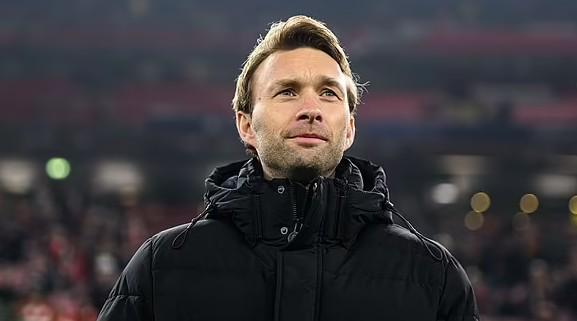 阿森納關(guān)注羅爾費(fèi)斯，埃杜繼任者之一。