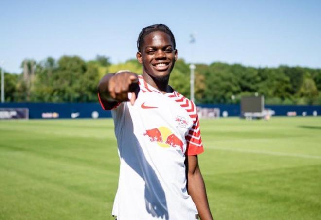 英媒：曼城求購(gòu)萊比錫盧克巴，加強(qiáng)防線。