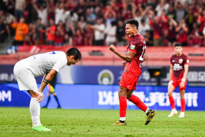 記者：海港雙冠王初現(xiàn)，外援去留待定。