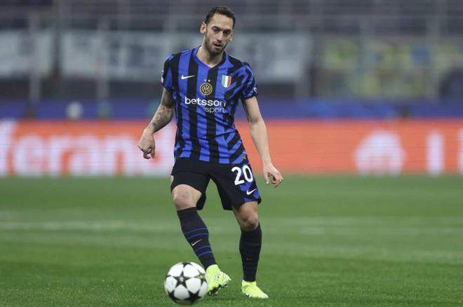 恰爾汗奧盧：萊比錫強(qiáng)、逼搶兇；可進(jìn)更多球。