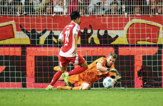 赫拉德茨基：?？吮憩F(xiàn)卓越，實至名歸。