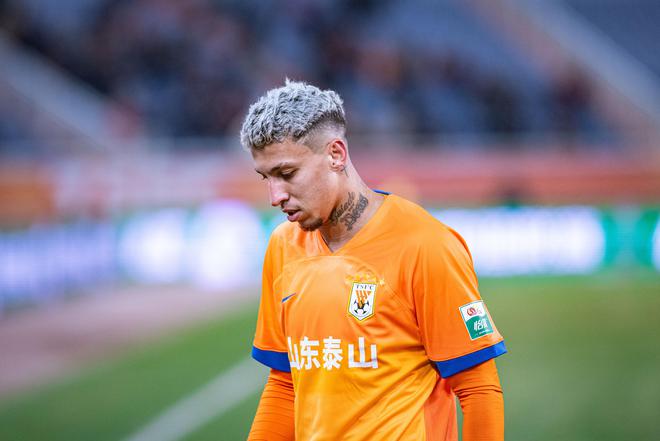 足球報(bào)：泰山客戰(zhàn)川崎，大概率正常首發(fā)，克雷桑缺席，球權(quán)均分。