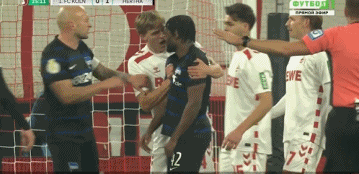 澤福伊克犯規(guī)，柏林赫塔少打一人，局勢(shì)不利！