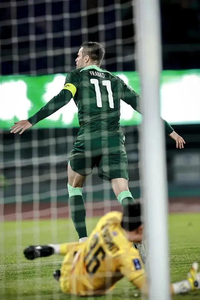 弗蘭克四球霸榜，亞冠射手王，雙響破魔咒。