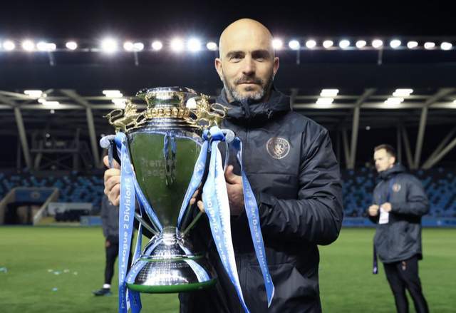 藍軍大勝，自信爆棚！昔日棄將逆襲，策略精準。