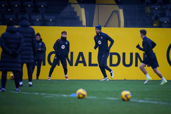 巴薩今日在多特基地訓(xùn)練，準備返回巴塞羅那。