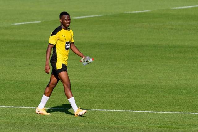 德甲年輕天才年齡疑云：養(yǎng)父怒斥，多特反擊