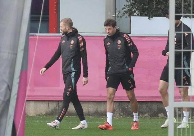 圖片報：周二傷后，萊默爾今日歸隊合練。