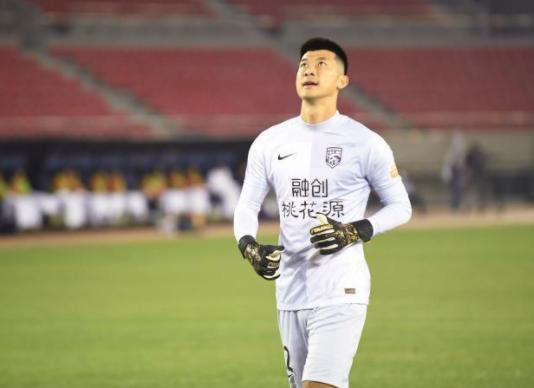 徐正源冬訓(xùn)，蓉城獻(xiàn)三份引援禮，熱議不斷。