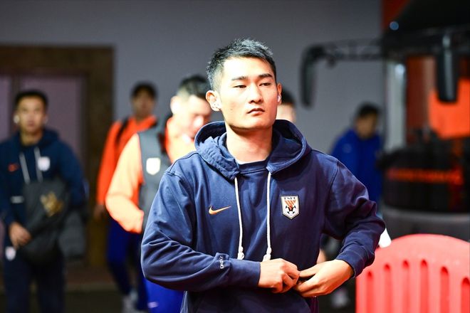 “大衣哥”現(xiàn)身，川足戰(zhàn)將，助成都蓉城亞冠晉級(jí)