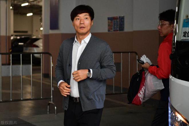 何超驚喜！國(guó)足10號(hào)或歸河南隊(duì)，南基一喜迎亞冠挑戰(zhàn)！