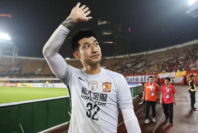 德轉(zhuǎn)官宣，上港隊(duì)長(zhǎng)領(lǐng)銜新援冬窗加盟蓉城，期待四將亮相！