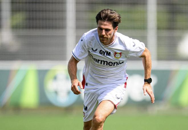 圖片報(bào)：霍夫曼或復(fù)出戰(zhàn)多特；博尼費(fèi)斯跑步訓(xùn)練中。