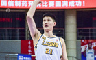 胡金秋得分22+9籃板，正負(fù)值+35，三節(jié)打卡16中10。