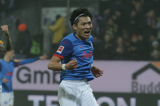 4-2大勝，日本球星發(fā)威，世界級(jí)表現(xiàn)，德甲第17逆襲第8。