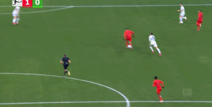 格雷茨卡射門得手，拜仁領先。