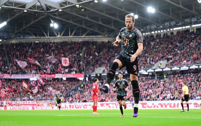 凱恩破門無敵，金玟哉利劍出擊，拜仁五連勝領(lǐng)跑。