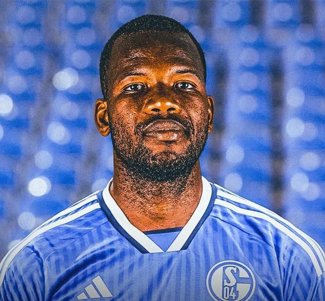 記者：沙爾克04簽帕普-巴，法乙前鋒達(dá)成協(xié)議。