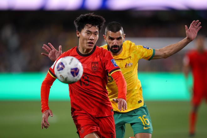 北青體育：中超新年繁忙，國(guó)腳重任在肩。