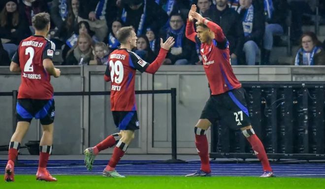 2-2平局，漢堡失榜首，德甲名額競(jìng)爭(zhēng)激烈，前四僅差兩分。