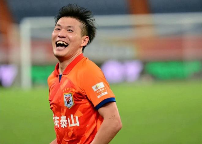 魯能后腰加盟津門虎，曾國腳赴韓。