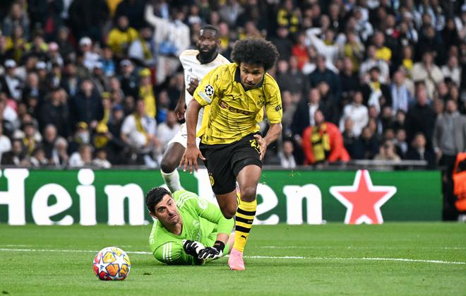 尤文圖斯有意簽阿德耶米，與父親保持聯(lián)系，多特有意出售。