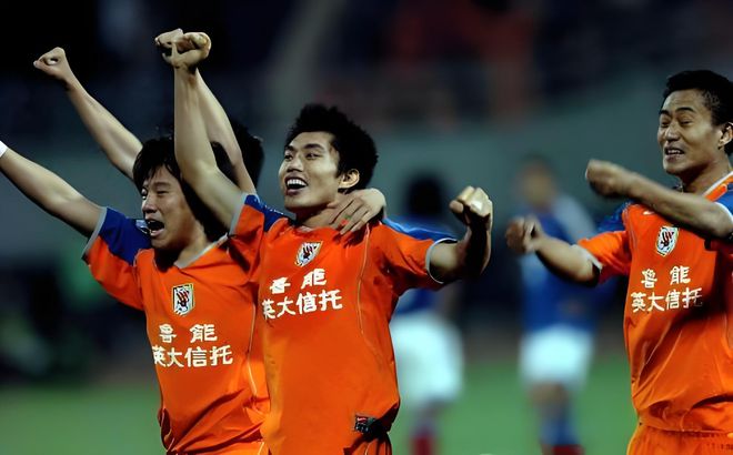 泰山隊(duì)絕殺TOP5：三哥一腳勝負(fù)定，足協(xié)杯雙冠榮，淚奔瞬間回眸。