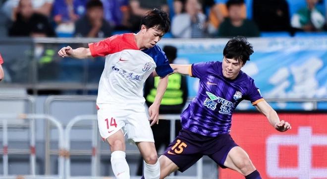 津門虎核心離隊，現(xiàn)身上海上港亞冠名單，于根偉送祝福。