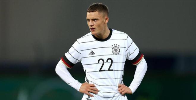 曼城選定德布勞內(nèi)繼任者，皇拜競爭激烈。