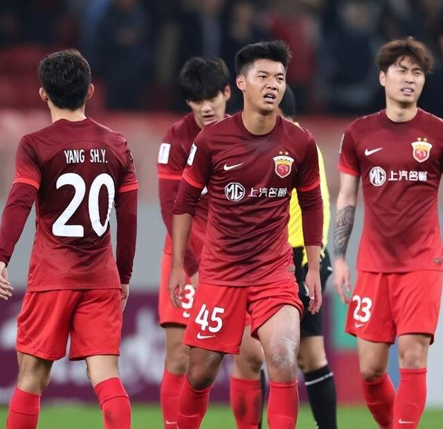海港失利，亞冠七隊(duì)晉級(jí)，申花晉級(jí)中超兩隊(duì)命運(yùn)懸殊。三方案定勝負(fù)。