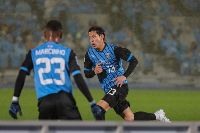 川崎球員不亂，上半場(chǎng)平申花。