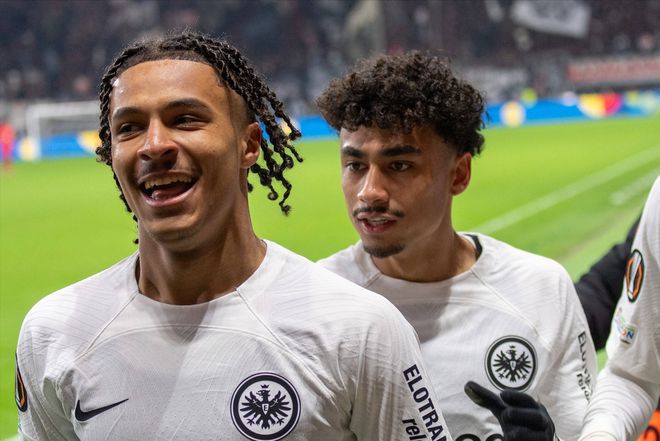 德甲第4止連敗，老將新星各入一球。