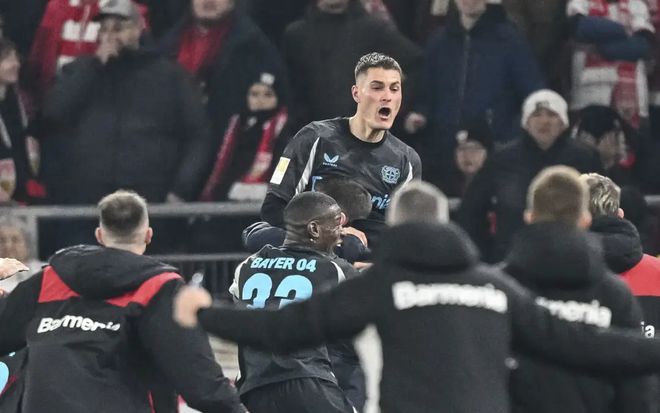 兩度落后仍逆襲，藥廠補(bǔ)時(shí)絕殺追拜仁，德甲奪冠再燃希望！