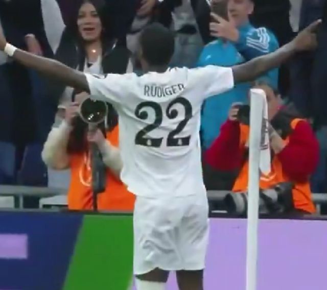 皇馬進(jìn)決賽，勒沃冷門，曼聯(lián)雙殺。