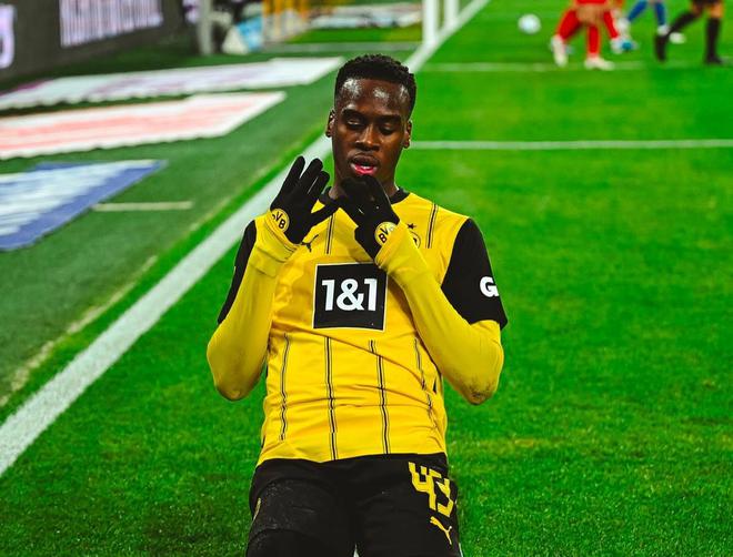 吉滕斯本季聯(lián)賽11球領(lǐng)跑，U20德甲球員之首。