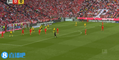 錯失良機，基米希傳中，斯坦尼西奇頭頂高球