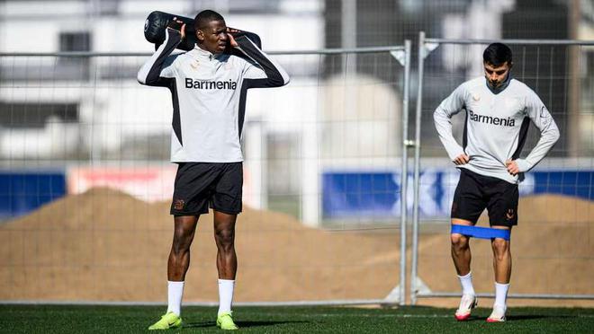 勒庫(kù)森官方：穆基耶萊、薩爾科肌肉傷，預(yù)計(jì)缺陣三周。