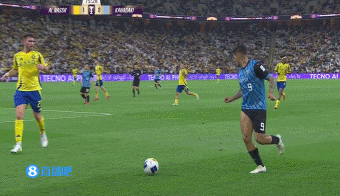 勝利！埃里森突襲傳中，家長昭博破門。