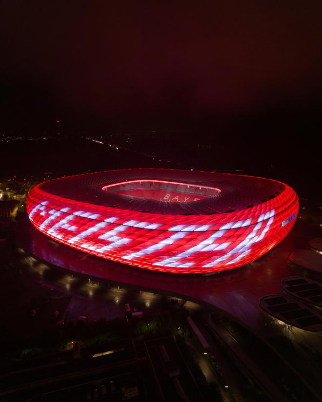 拜仁官方：賽后安聯(lián)球場(chǎng)外墻燈光秀