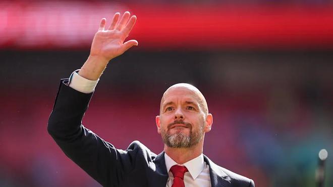 滕哈格新任勒沃庫(kù)森，僅攜兩助行