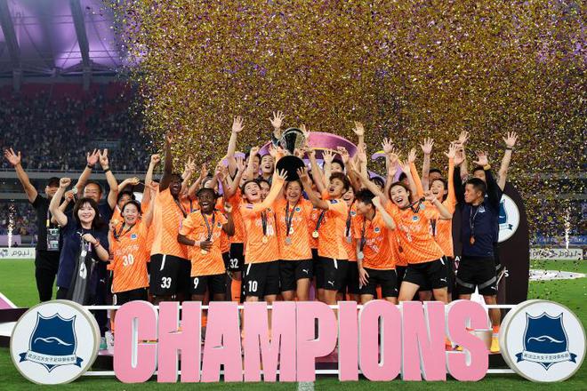 武漢女足亞冠奪冠，獲獎(jiǎng)金外更顯實(shí)力，為中國(guó)足球注入強(qiáng)心針。