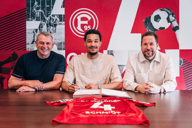 官方：施密特加盟杜塞爾多夫