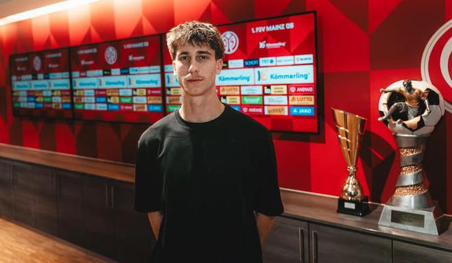 官方：美因茨簽博斯，21歲澳國腳，四年合約。