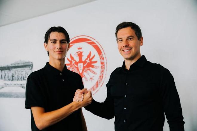 官方：法蘭克福簽約18歲門將西列維奇